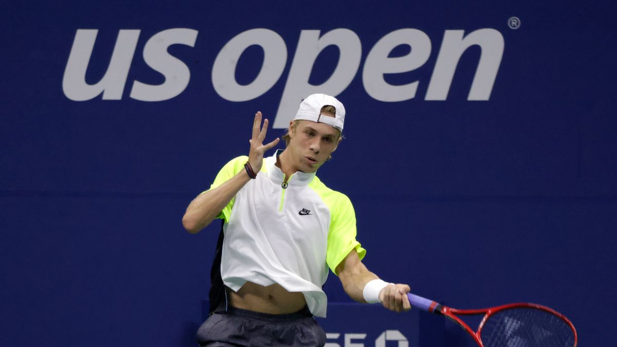 PAP/EPA / JASON SZENES / Na zdjęciu: Denis Shapovalov