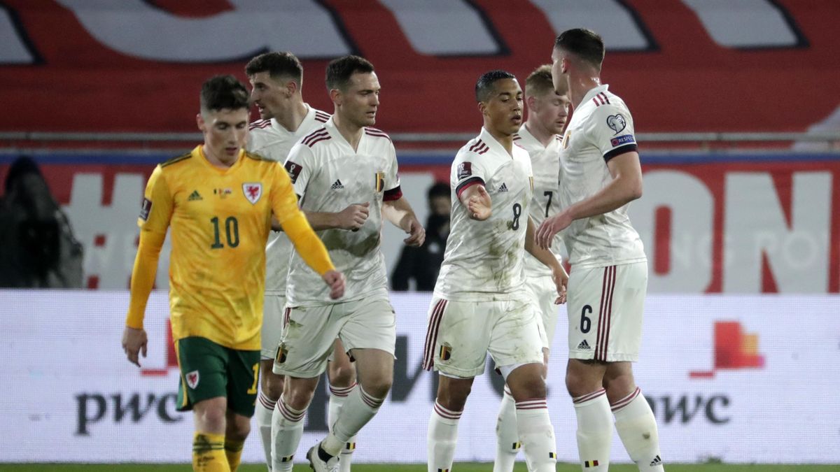 PAP/EPA / STEPHANIE LECOCQ / Na zdjęciu: piłkarze reprezentacji Belgii po zdobytym golu przeciwko Walii