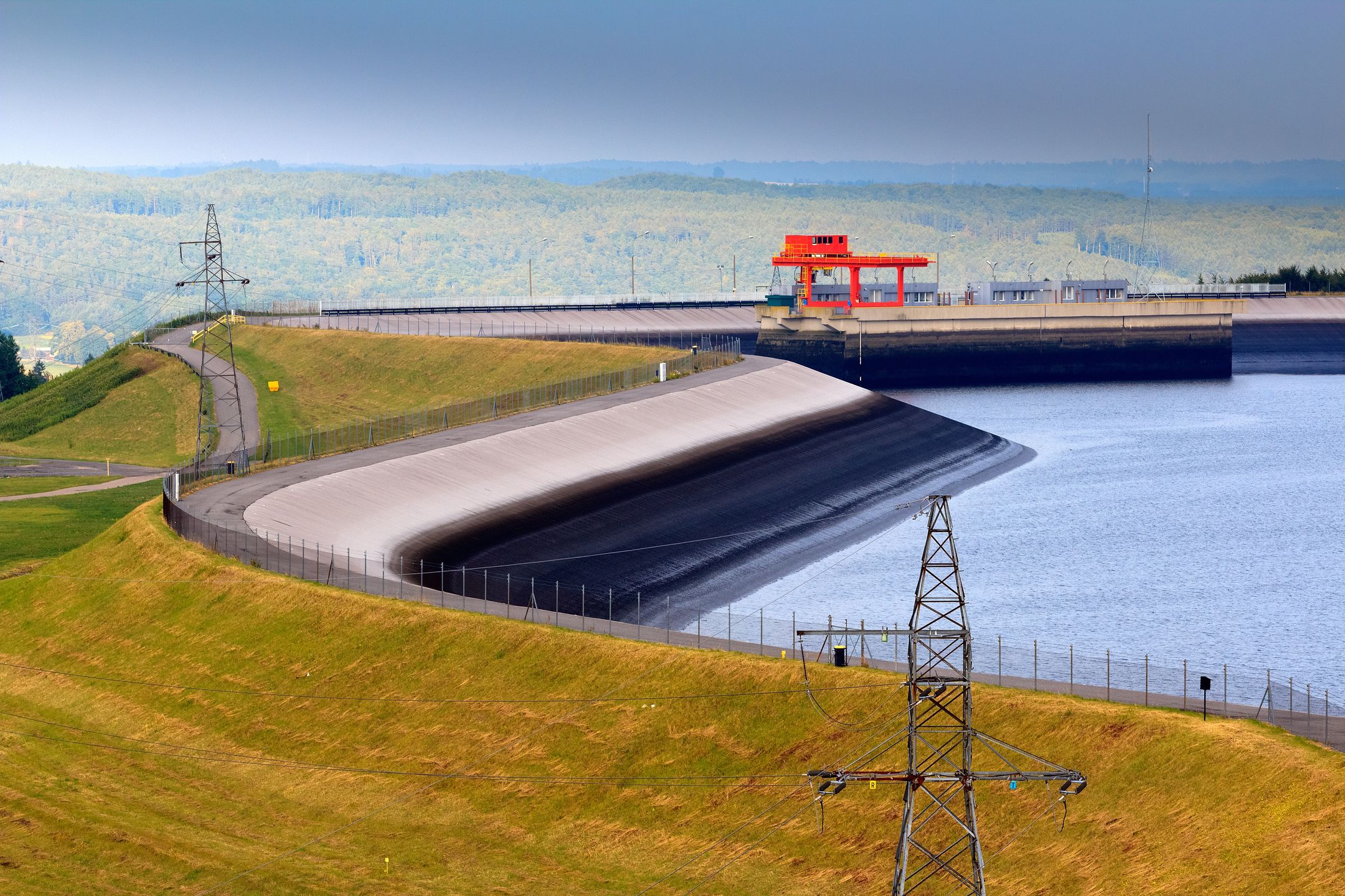 LISINSKI WOJCIECH
elektrownia, zbiornik wodny, elektrownia wodna, produkcja, linia elektryczna, energij, wytwarzanie, konstrukcja, woda, architektura, inżyniera, sterownia, droga, ogrodzenie, krajobraz, las, niebo, lato, polska