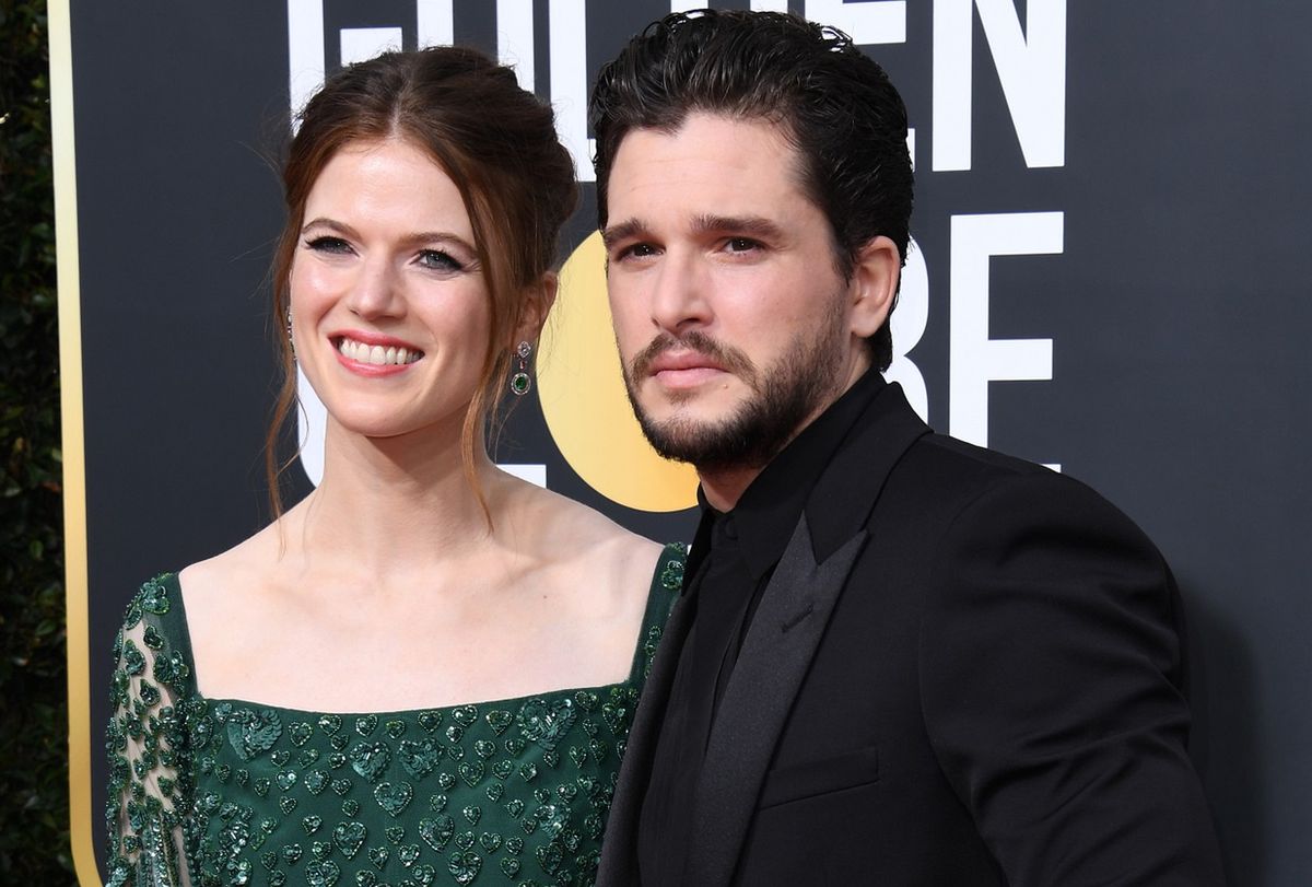 Kit Harington i Rose Leslie wybrali się na długi spacer