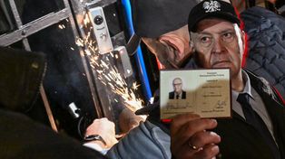 Święczkowski przeszedł na teren TK. Przecięto zabezpieczenie