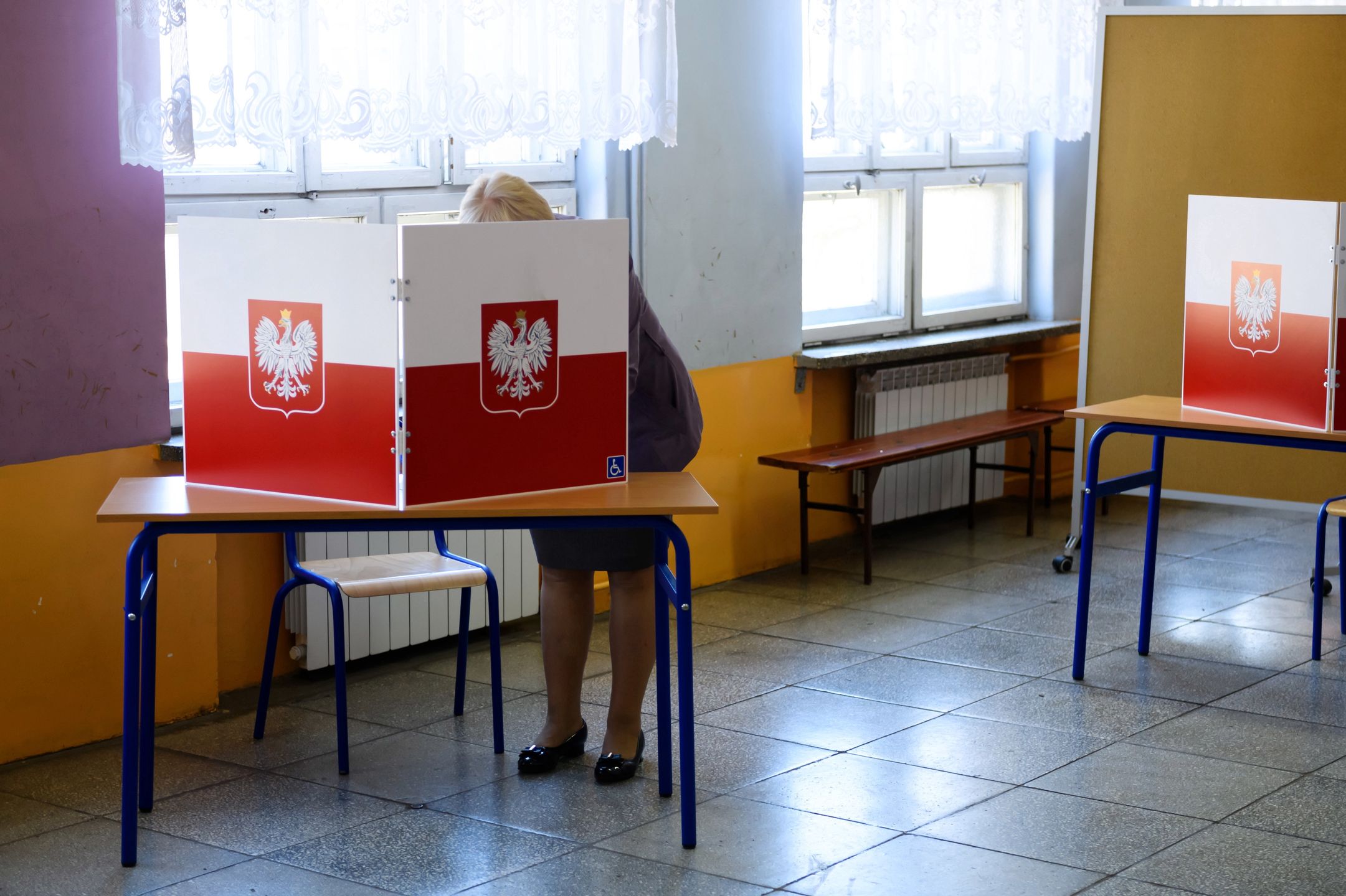 Wybory prezydenckie 2020. Polacy wolą głosować stacjonarnie