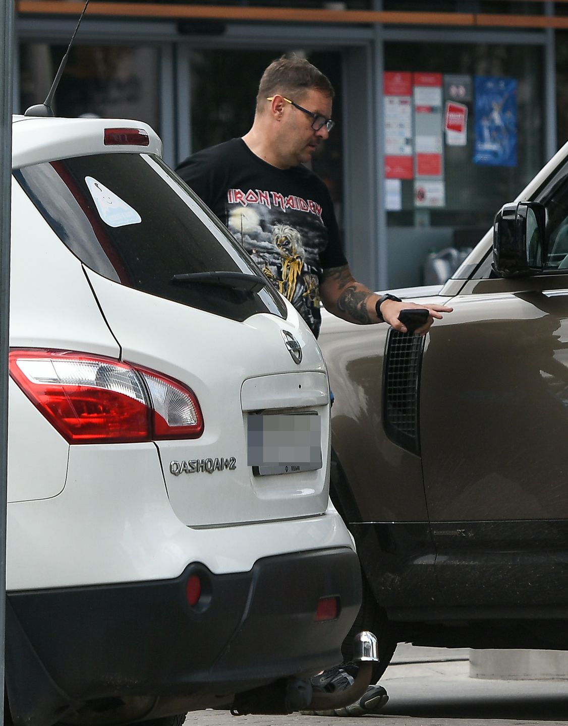 Tomasz Karolak na stacji paliw