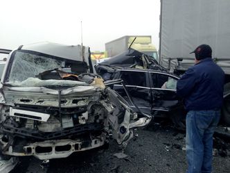 Jeden zabity i 39 rannych w karambolach na autostradzie A38