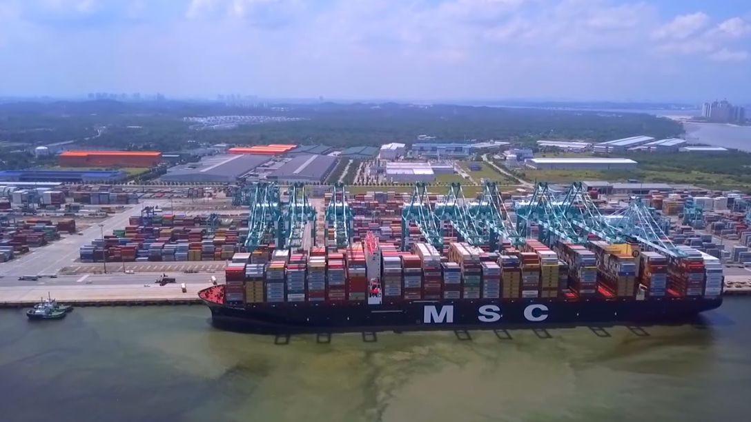 MSC Gülsün. Największy kontenerowiec świata pojawi się w Gdańsku. Zobacz wideo 1