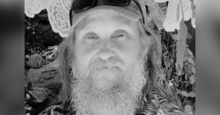 41-latek zmarł po zakażeniu mięsożerną bakterią. Jego matka ma ważny apel