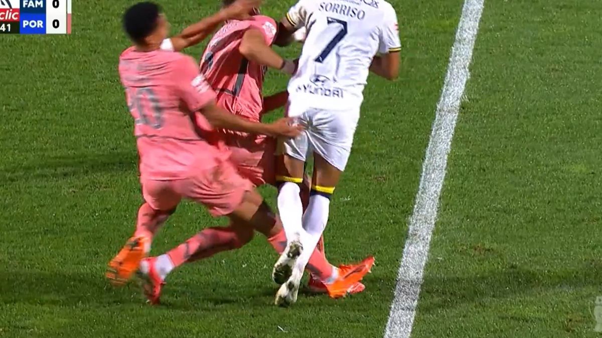 Twitter / Eleven Sports / Pechowe starcie Bednarka