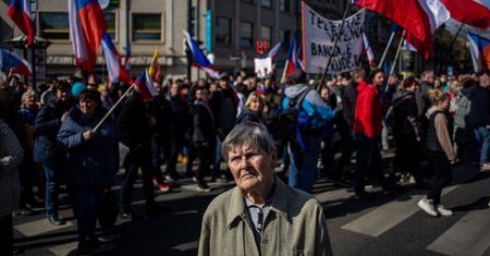 Dziesiątki tysięcy ludzi wyszły na ulice Pragi. "Musimy odzyskać Czechy"
