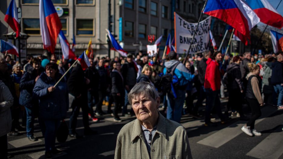 Dziesiątki tysięcy ludzi wyszły na ulice Pragi. "Musimy odzyskać Czechy"