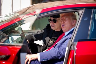 "Nie sprzedawajcie akcji". Elon Musk do pracowników Tesli