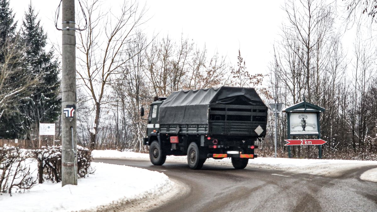 żubr, białowieża, nie żyje żubr, wojsko, granica Brawurowa jazda wojska po drogach pogranicza. Mieszkańcy mówią dość