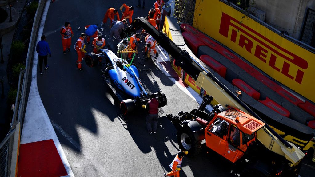 Getty Images / Na zdjęciu: Robert Kubica rozbił samochód podczas kwalifikacji do GP Azerbejdżanu