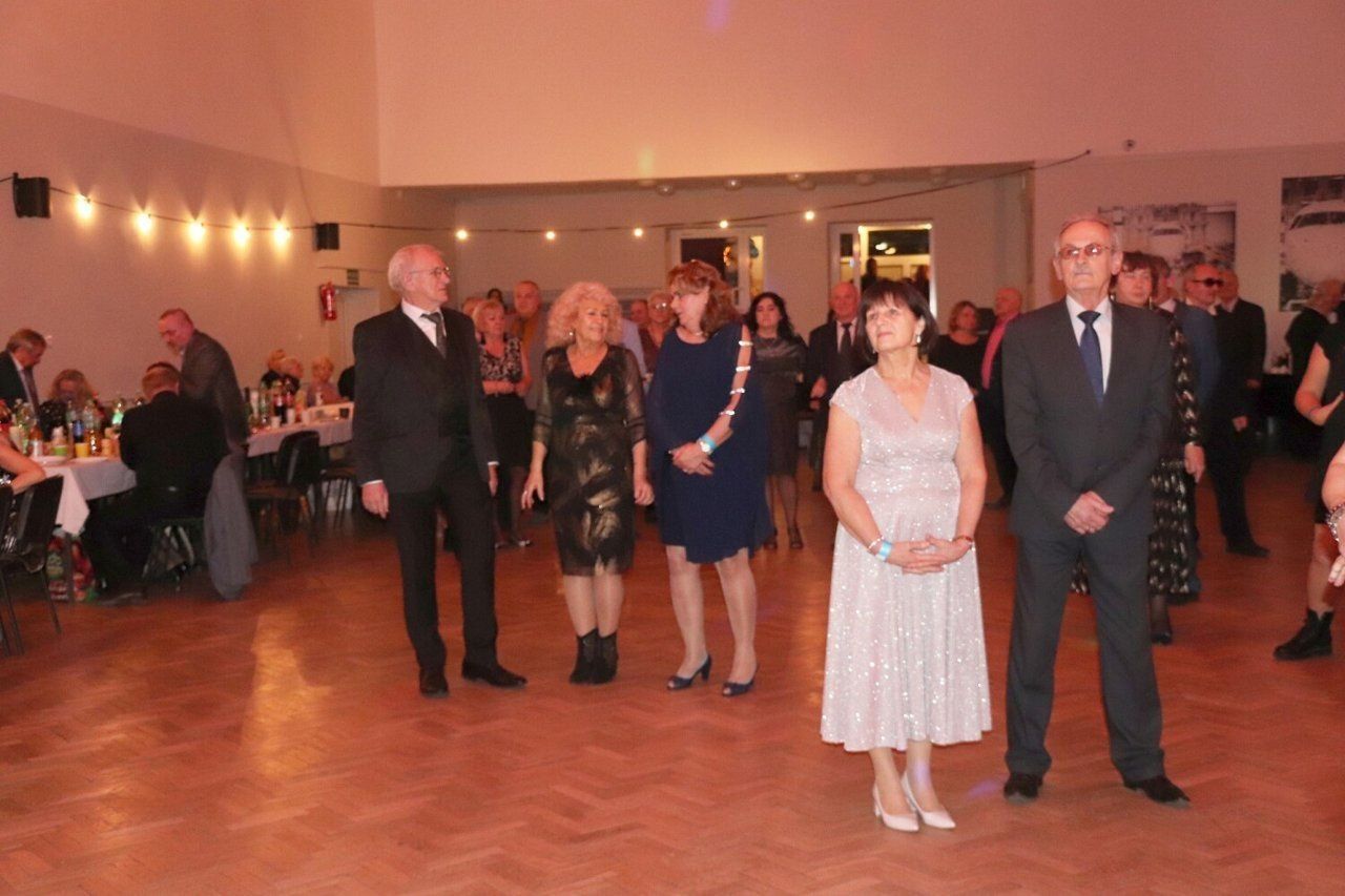 Potańcówka Sylwestrowa dla Seniorów w 2024 roku