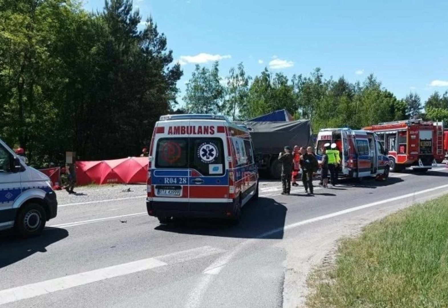 Tragiczny wypadek z udziałem wojskowej ciężarówki. Nie żyją dwie osoby