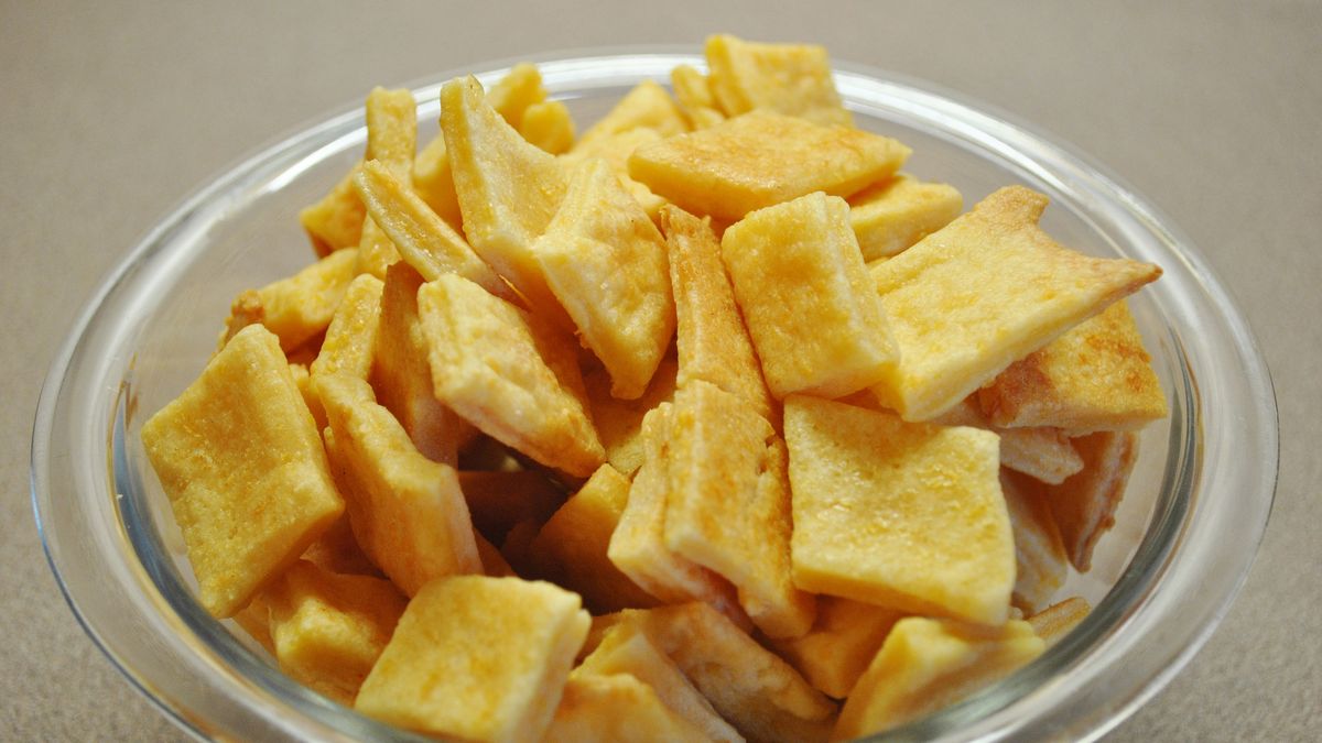 Krakersy ryżowe z serowym nadzieniem