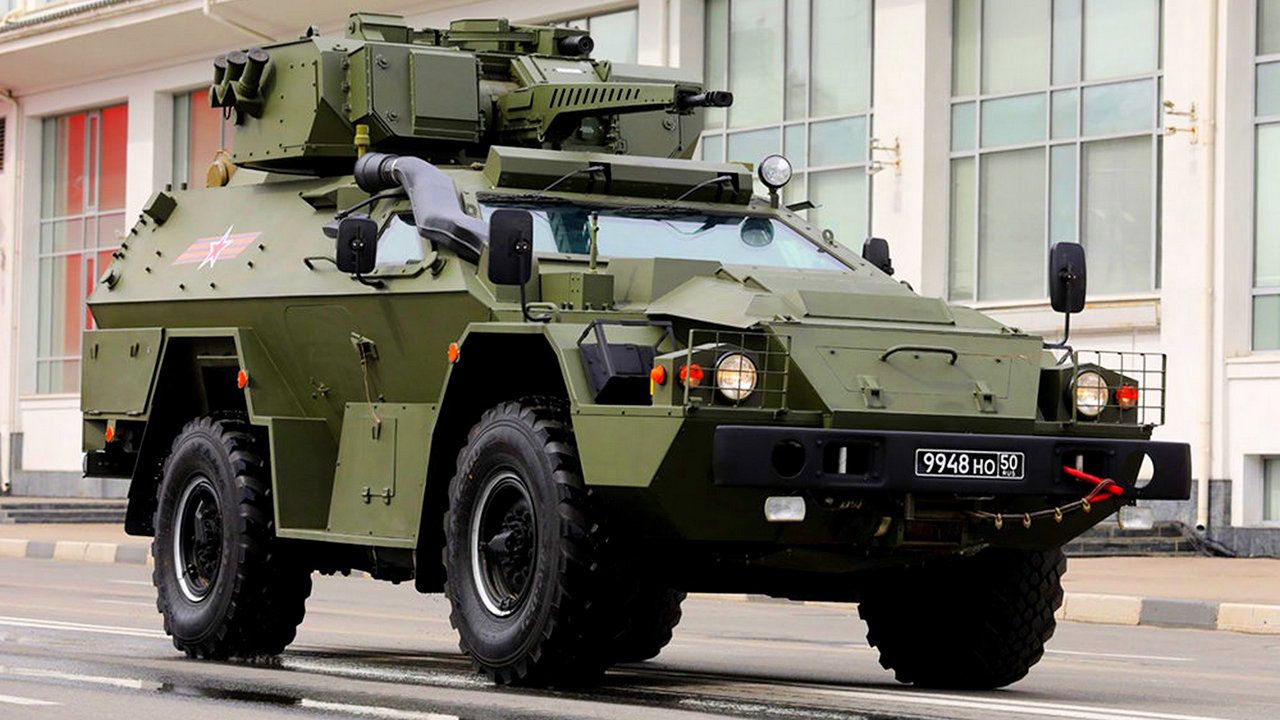 Dopiero wyjechały z fabryk. Rosja wysyła ciężko uzbrojone pojazdy typu MRAP