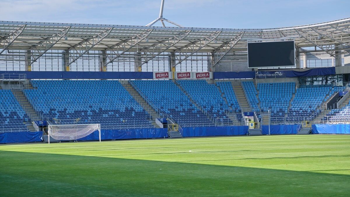 Stadion Arena Lublin murawa trybuny