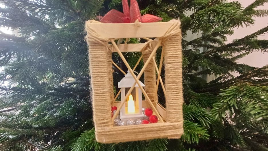 Świąteczne akcenty - choinka w Urzędzie Gminy Sławno