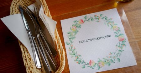 "Pracowali" przy jedzeniu. Akcja sanepidu