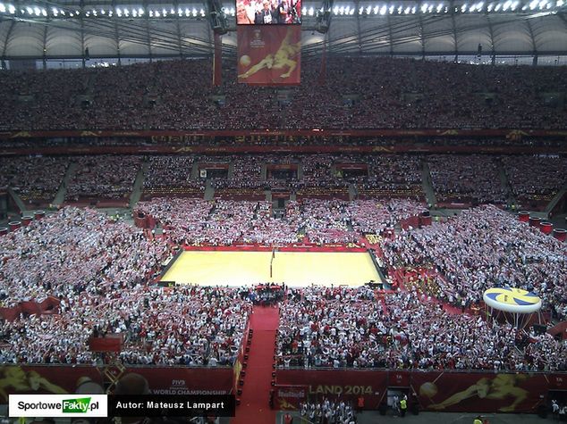 Kibice zgromadzeni na Stadionie Narodowym świetnie bawili się jeszcze przed meczem