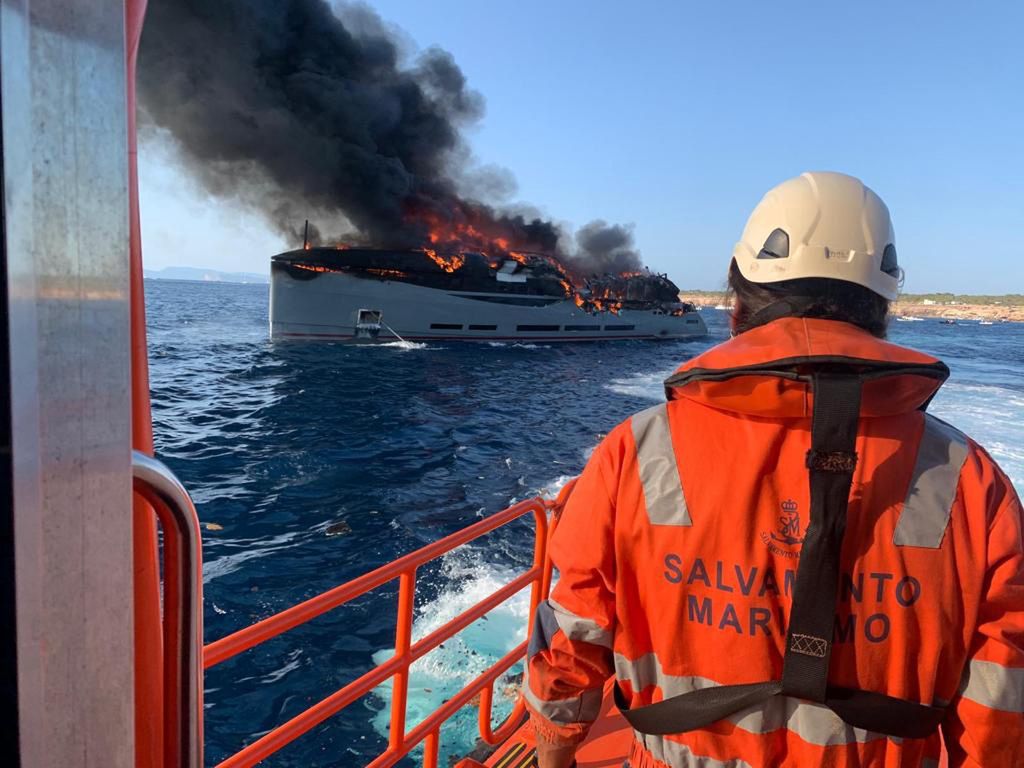 Pożar jachtu na Balearach