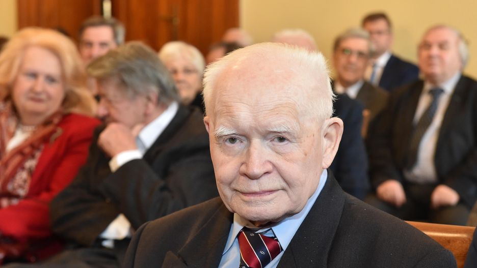 Pr of. Strzembosz nie ma wątpliwości. Pegasus unieważniłby wybory