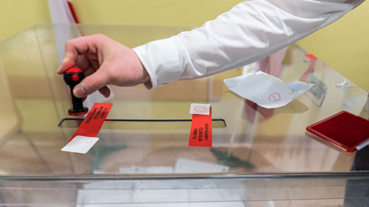 głosowanie, wybory, urna, komisja wyborcza