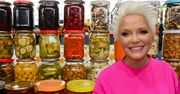 Małgorzata Ostrowska pokazała, jak robi przetwory na zimę. W słoikach ogórki, pomidory i śliwki