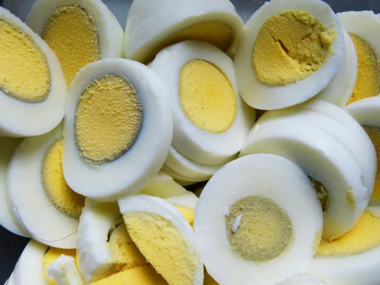 Ile jajek można zjeść? Nie przekraczaj górnej granicy