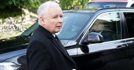 Kierowca limuzyny Kaczyńskiego złamał przepisy w centrum Warszawy