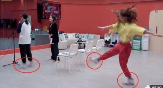 Chińskie stacje tv zamazują loga zachodnich marek, to zemsta za wsparcie dla prześladowanych Ujgurów