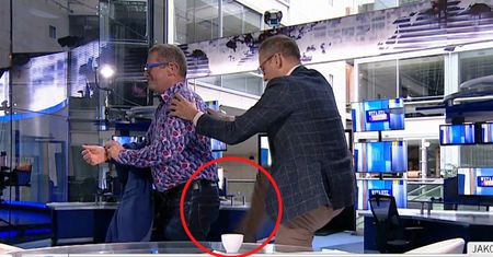 Kazał wstać Mellerowi i nagle go kopnął. Wszystko leciało na żywo