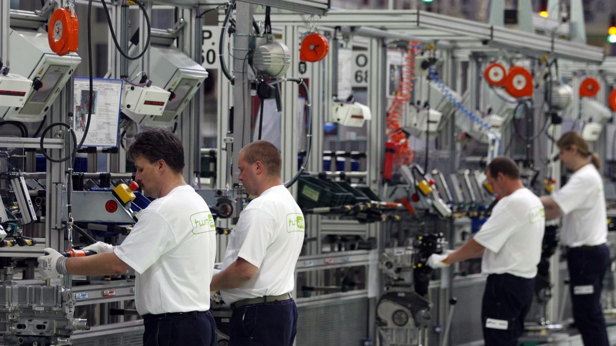 Pracownicy fabryki Fiat Power Train
Andrzej Grygiel
fabryka, Fiat, Fiat Power train, linia, motoryzacja, Pracownik, produkcja, silnik, transport, Twin Air, produkcyjna