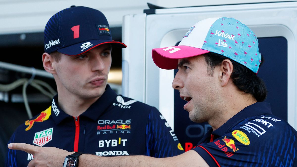 Max Verstappen (po lewej) i Sergio Perez