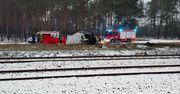 Kierowca busa wjechał pod pociąg