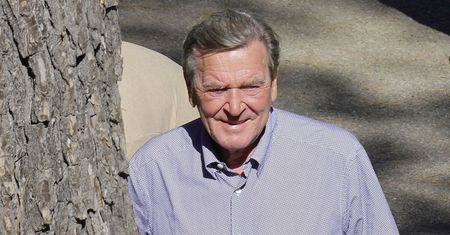 Kłopoty b. kanclerza Niemiec. "Bild": Bank zablokował konto Schroedera