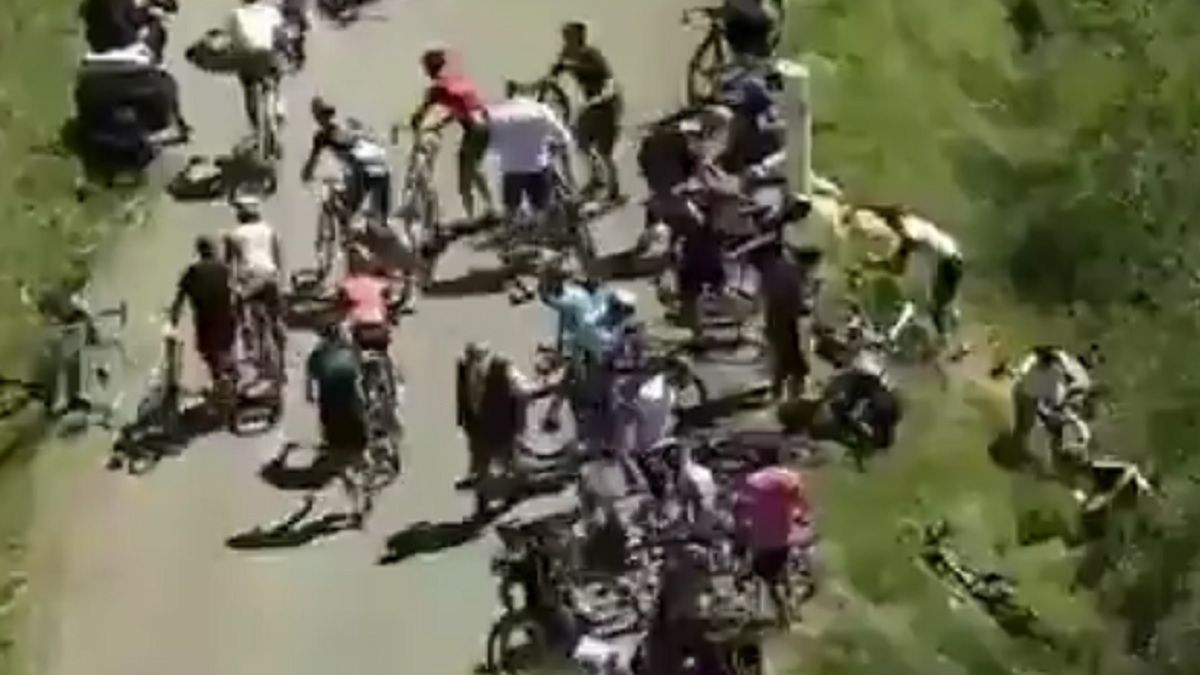 Zdjęcie okładkowe artykułu: Twitter /  / Na zdjęciu: kraksa podczas 13. etapu Tour de France