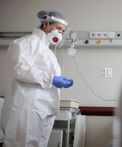 Objawy COVID-19. Dlaczego u niektórych utrzymują się dłużej?