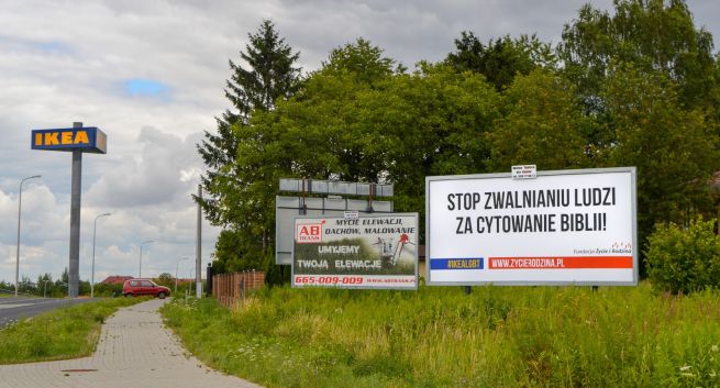 Przed sklepem IKEA w Lublinie stanął billboard przeciw zwolnieniu pracownika za cytaty z Biblii