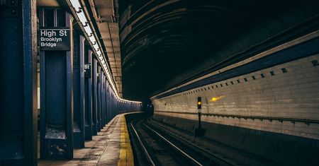 Tragedia na nowojorskim metrze: Kobieta zginęła po tym, jak została podpalona przez mężczyznę