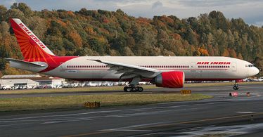 Pilot nie mógł wrócić do kokpitu. Lądowali awaryjnie