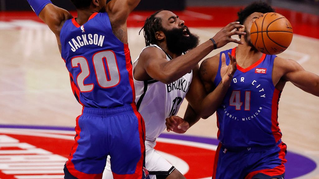 Getty Images / Gregory Shamus / Na zdjęciu: James Harden (w środku)