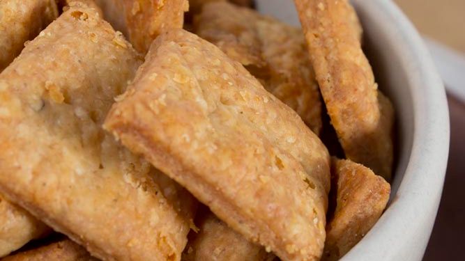 Krakersy pełnoziarniste