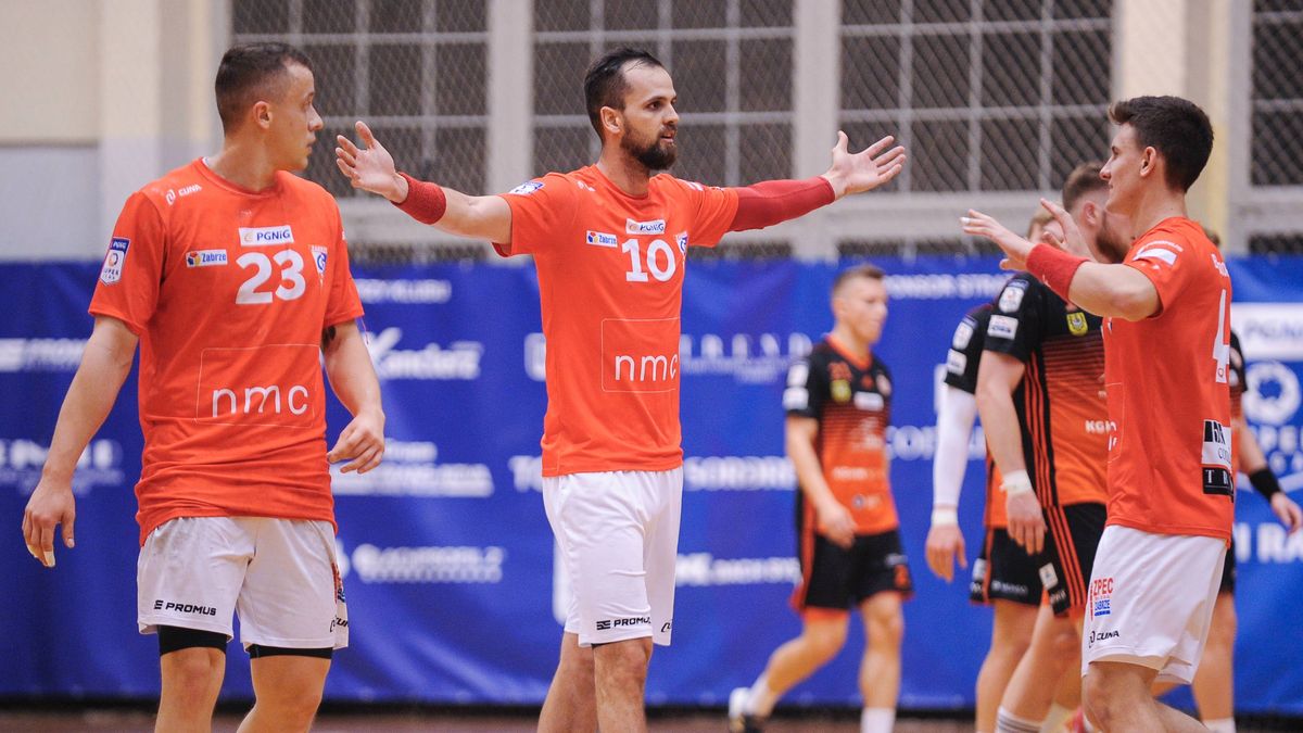 Newspix / Rafał Rusek / Na zdjęciu: piłkarze ręczni NMC Górnika Zabrze