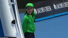 Piłka jak pocisk. Chłopiec miał dużo szczęścia