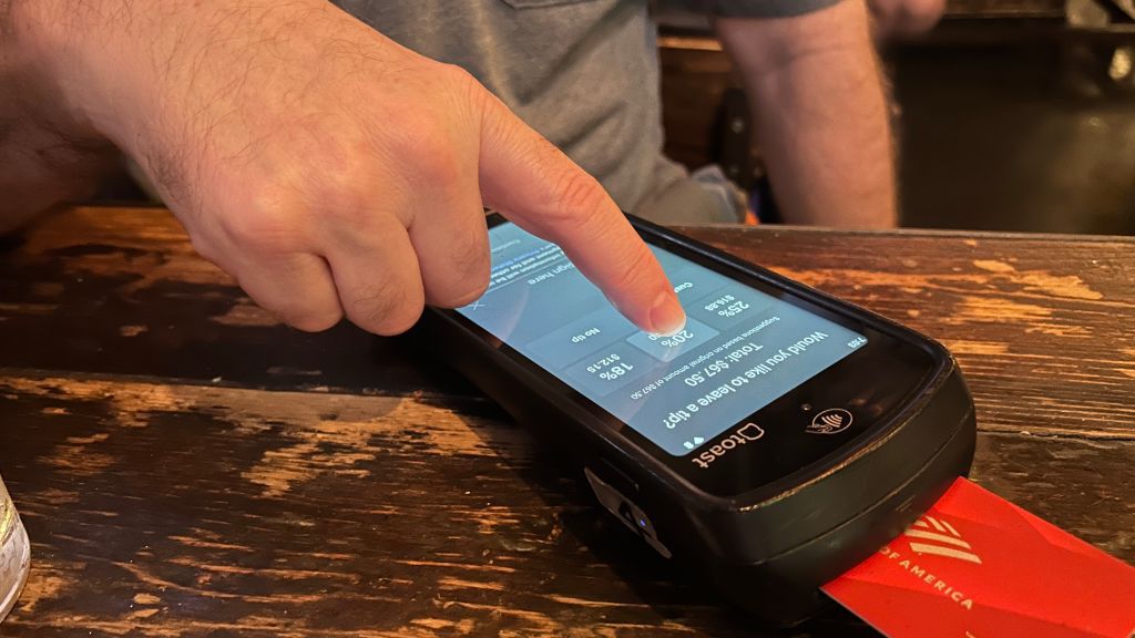 Weekendowe utrudnienia w bankach w płatnościach kartą