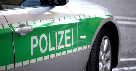Policja jedzie przed tobą zygzakiem? To bardzo ważny sygnał w twoją stronę