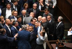 Prokuratura bada awanturę w Sejmie. Biegli ocenią obrażenia posła PiS