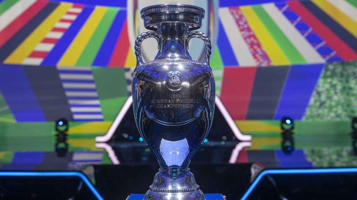 trofeum za zwycięstwo UEFA Euro 2024 