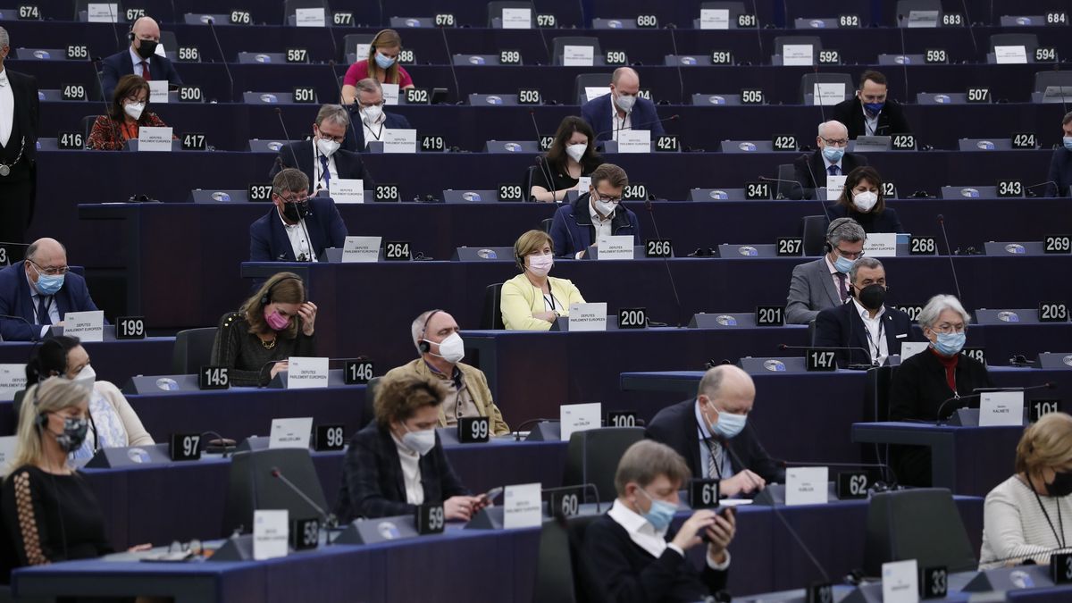 Na zdjęciu europosłowie w Parlamencie Europejskim